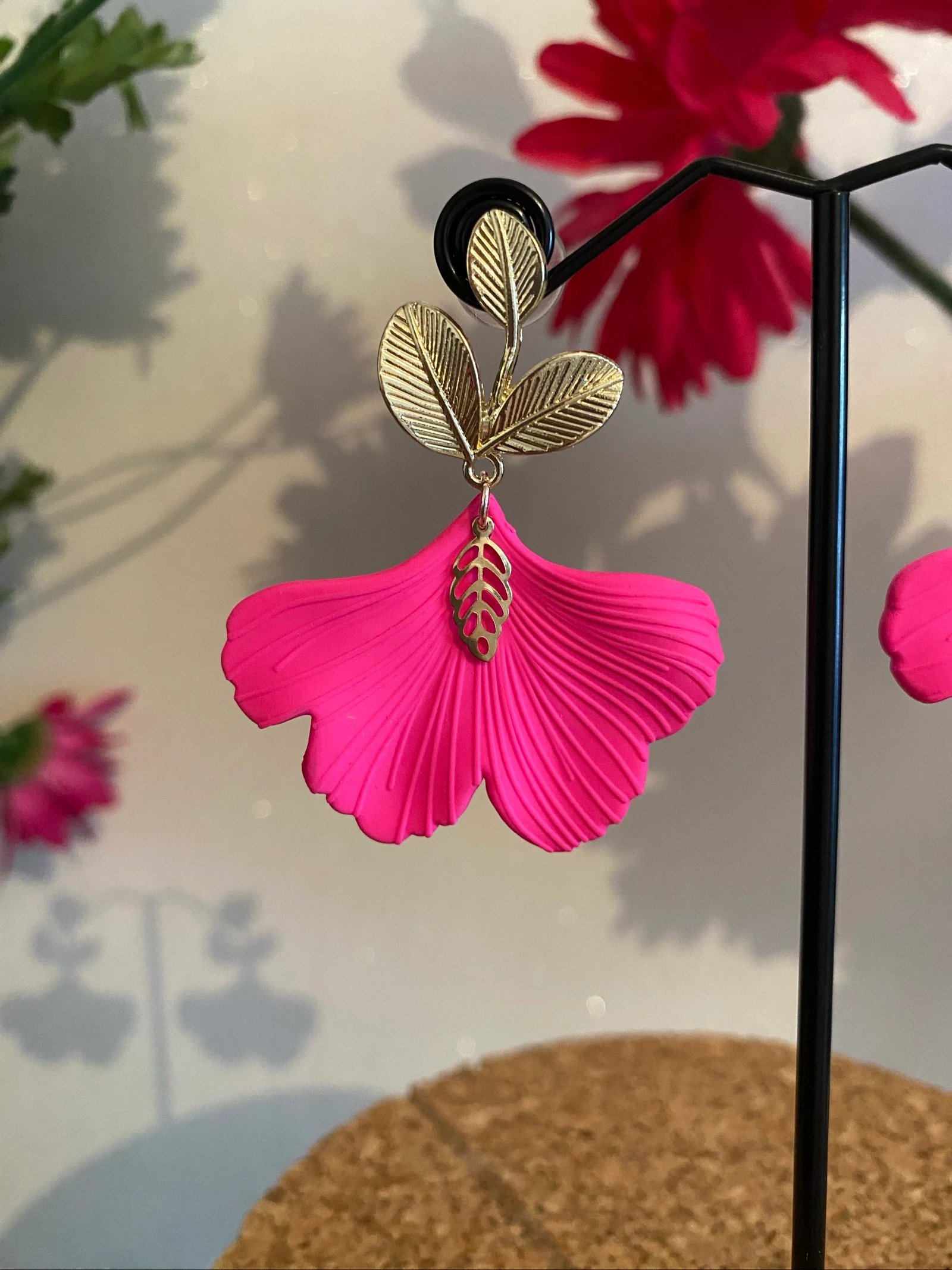Fuchsia Gingko blad oorbellen – photo 4